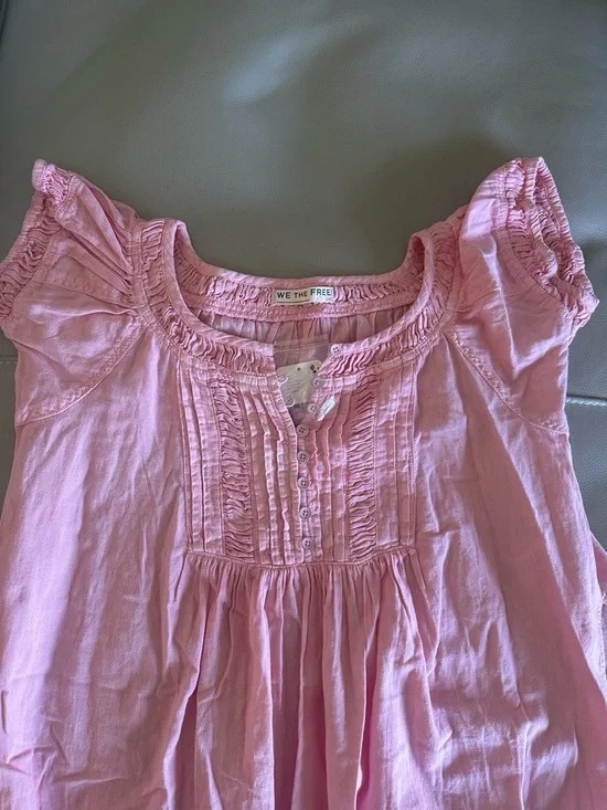 We The Free by Free People Pink Long Pintucked Ruffle Front Henley Top NWT Sz L - Picture 3 of 11
